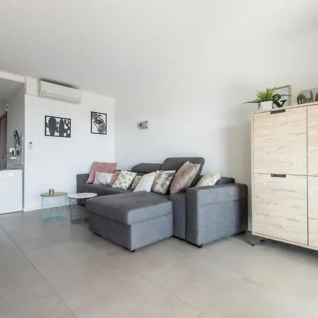 Apartment Lb Vacation I Admire Panoramic Ocean Views Through Walls Of Windows