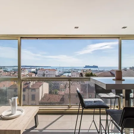 Lb Vacation I Admire Panoramic Ocean Views Through Walls Of Windows *