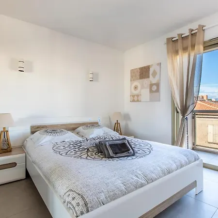 Apartment Lb Vacation I Admire Panoramic Ocean Views Through Walls Of Windows