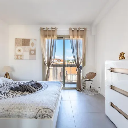 公寓 Lb Vacation I Admire Panoramic Ocean Views Through Walls Of Windows 戛纳