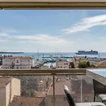 Lb Vacation I Admire Panoramic Ocean Views Through Walls Of Windows * Cannes