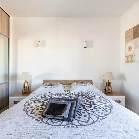Lb Vacation I Admire Panoramic Ocean Views Through Walls Of Windows