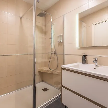Lb Vacation I Admire Panoramic Ocean Views Through Walls Of Windows Appartamento Cannes